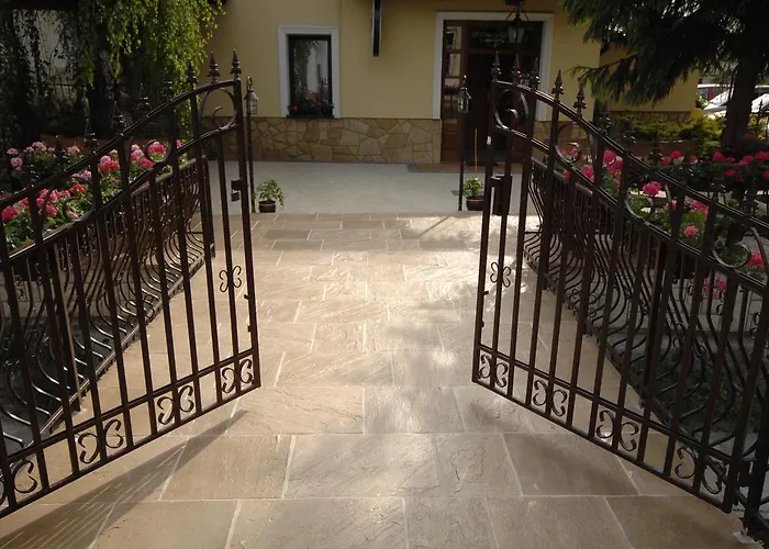 فندق Pod Groniami أوسترون