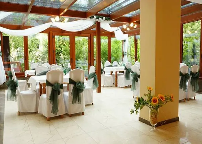 Pod Groniami فندق أوسترون